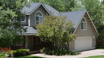 House, 3 Bedrooms | Exterior