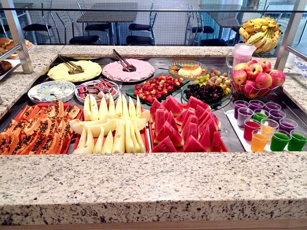 Free daily self-service breakfast - Hotel Arterial (Foz do Iguaçu)