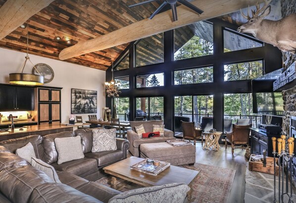 Smart TV, fireplace, books - Osprey Bay Waters - Weeks still available this summer, Bikes, Kayaks, Rowboats (Manitowish Waters)