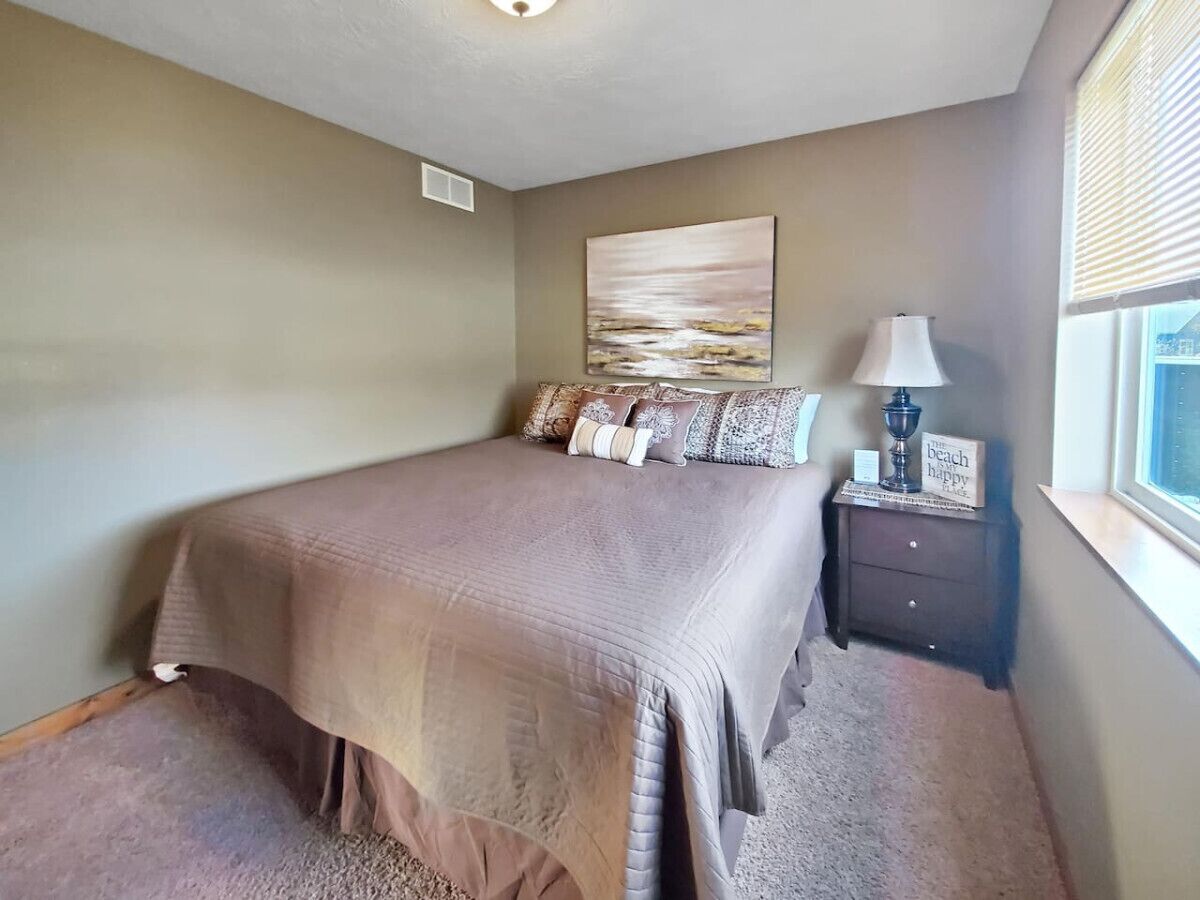 2 bedrooms, iron/ironing board, free WiFi, bed sheets