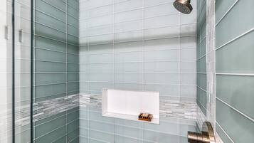 Apartment, Mehrere Betten, Meerblick (Keauhou Kona Surf & Racquet Club #1-1) | Badezimmer | Seife, Shampoo, Toilettenpapier