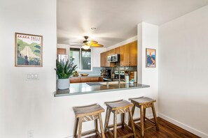 Condo, Multiple Beds, Ocean View (Keauhou Kona Surf & Racquet Club #1-1) | Private kitchen
