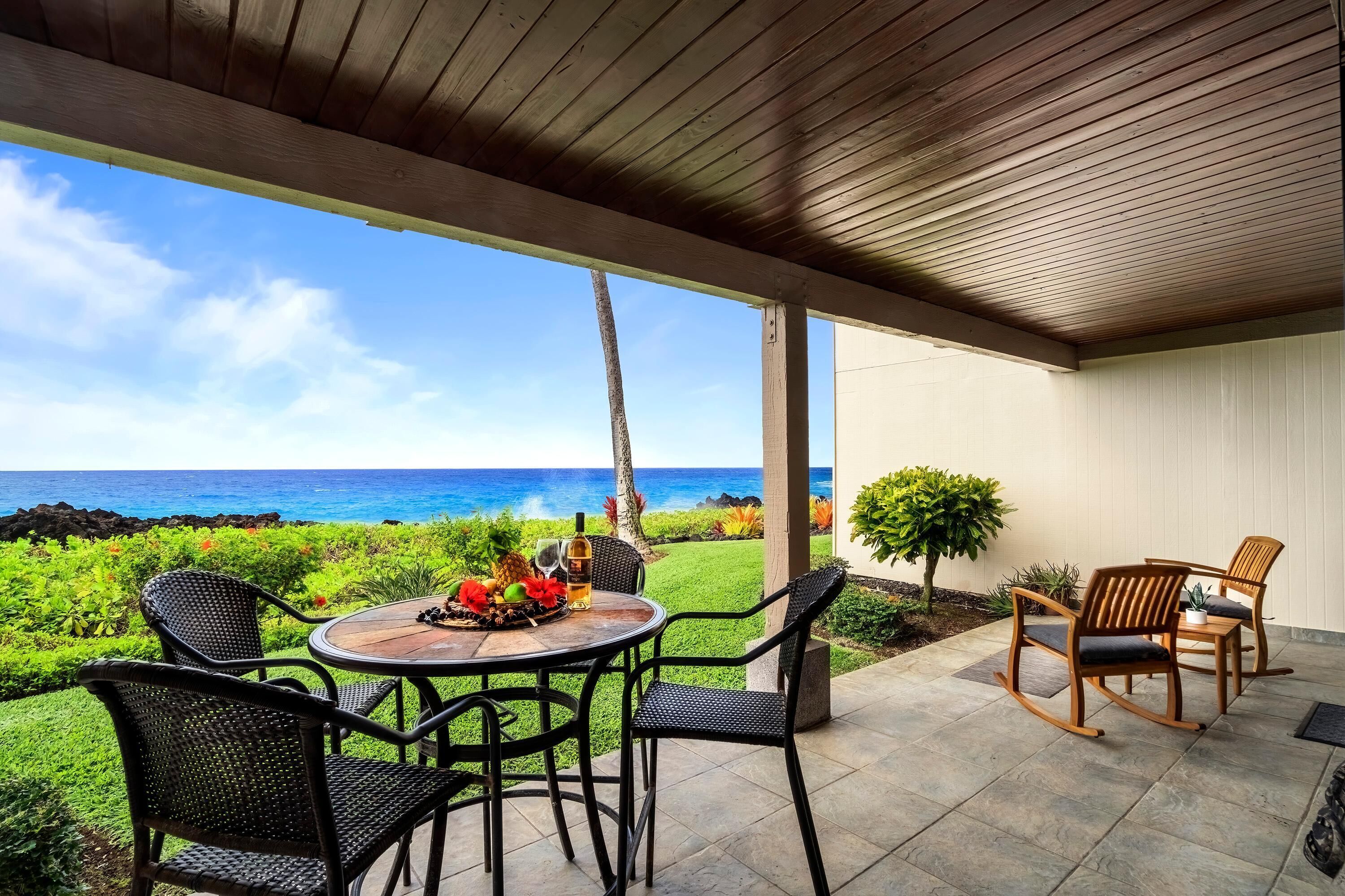 Condo, varias camas, vista al océano (Keauhou Kona Surf & Racquet Club #1-1) | Restaurante al aire libre