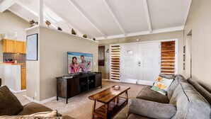 House, Multiple Beds (Kona Sunset House at Walua) | Living room - Kona Sunset House at Walua (Kailua-Kona)