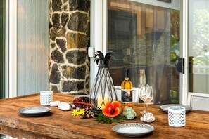 Dining - Surf Temple Cottage (Kailua-Kona)