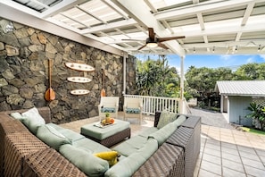 Balcony - Surf Temple Cottage (Kailua-Kona)