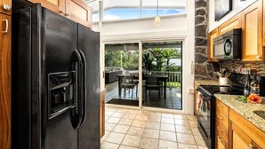 House, Multiple Beds (Surf Temple Cottage) | Private kitchen - Surf Temple Cottage (Kailua-Kona)