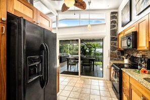 House, Multiple Beds (Surf Temple Cottage) | Private kitchen