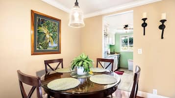 Condo, Multiple Beds (Keauhou Kona Surf & Racquet Club #58) | Private kitchen | Dishwasher, paper towels