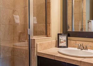 Bathroom - Andora Villa Condominiums by Alpine Lodging Sun Valley (Ketchum)