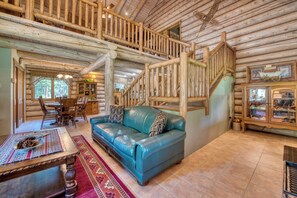 スマートテレビ、テーブルサッカー台、書庫