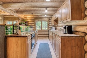 Fridge, microwave, oven, stovetop - Calaway Lodge --fishing, hunting, summer sports, winter sports, national forest (Darby)