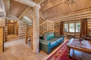 スマートテレビ、テーブルサッカー台、書庫