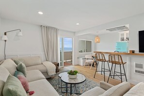 Smart TV - Beachfront 2BR Condo in Sunny Carpinteria (Carpinteria)