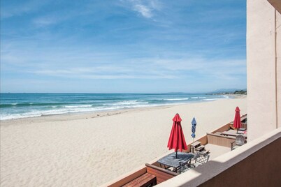Beachfront 2BR Condo in Sunny Carpinteria