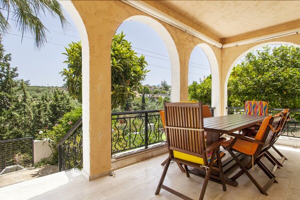 Classic-talo | Terassi/patio