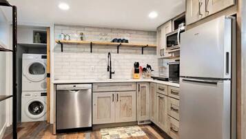 Refrigerador, microondas, horno y lavavajillas