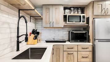 Fridge, microwave, oven, dishwasher