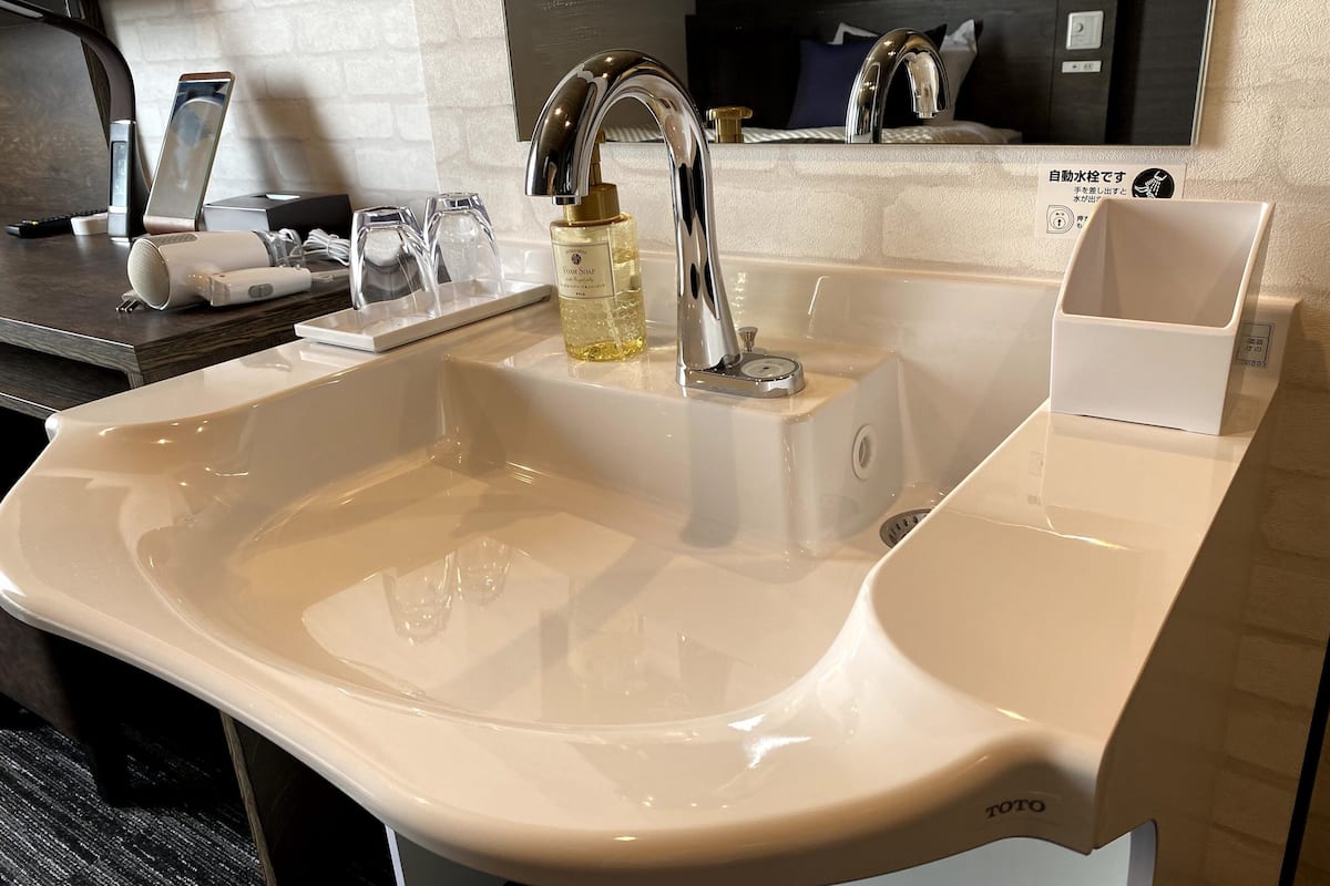 double room, accessible, non smoking | accessible bathroom