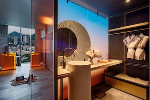 Shower, rainfall showerhead, free toiletries, hair dryer - Grade Hotel Shenzhen Shekou Sea World (Shenzhen)