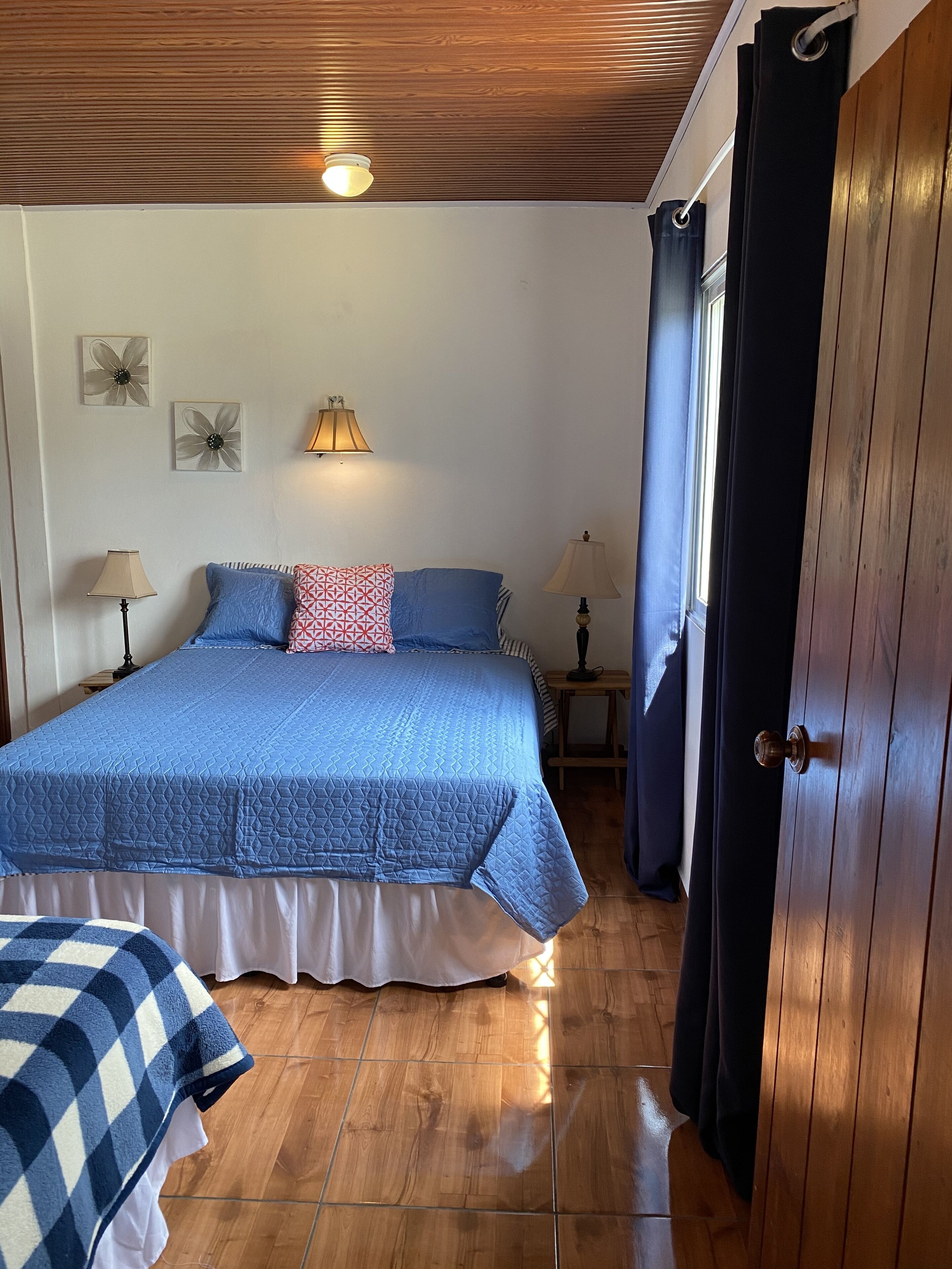 2 chambres, fer et planche à repasser, Wi-Fi gratuit, draps fournis