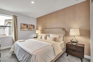 10 habitaciones, tabla de planchar con plancha, internet y ropa de cama 