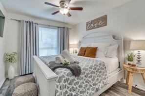 4 soverom, safe på rommet, skrivebord og strykejern/-brett