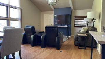 TV connectée, lecteur de DVD, livres