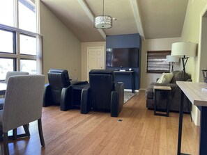 Smart TV, reproductor de DVD y libros