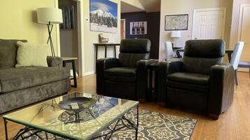 Televisor intel·ligent, reproductor de DVD i llibres