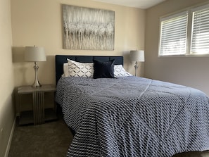 1 habitación, tabla de planchar con plancha, wifi gratis y ropa de cama 
