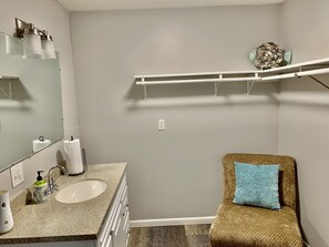 Suihkun ja ammeen yhdistelmä, pyyhkeet