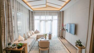 迷你吧贈品、房內夾萬、手提電腦工作空間、遮光窗簾/窗簾