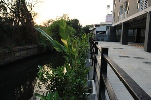 Front of property - Double D Hotel (Pak Kret)