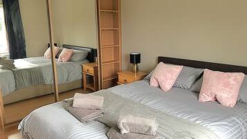 3 bedrooms, iron/ironing board, WiFi, bed sheets