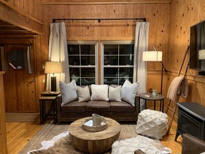 Fernseher, Kamin, DVD-Player, Stereoanlage