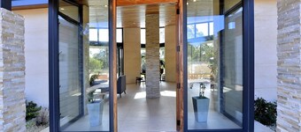 Stunning home on 5 acres with Infinity Pool & Fireplace