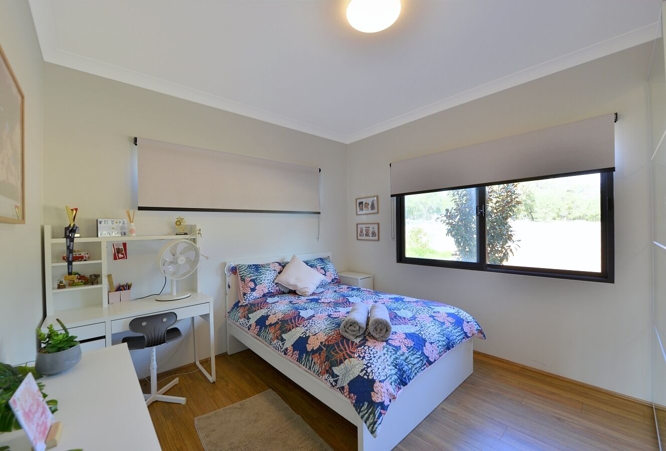 Stunning home on 5 acres with Infinity Pool & Fireplace — image 20