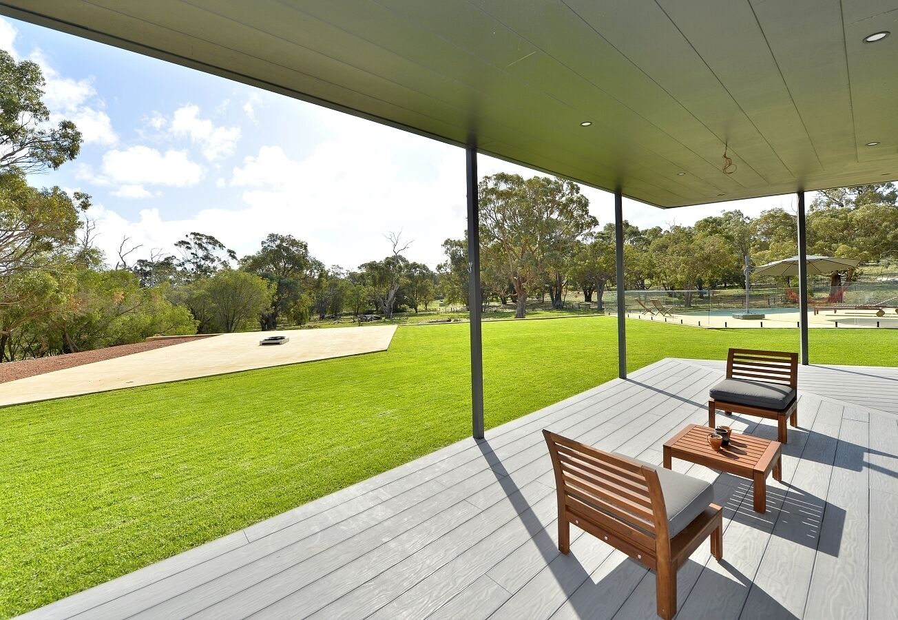 Stunning home on 5 acres with Infinity Pool & Fireplace — image 24