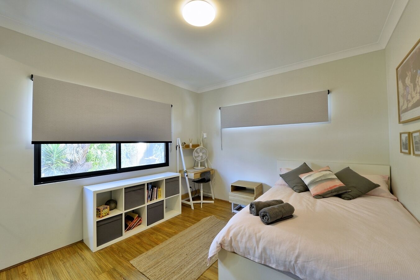 Stunning home on 5 acres with Infinity Pool & Fireplace — image 22