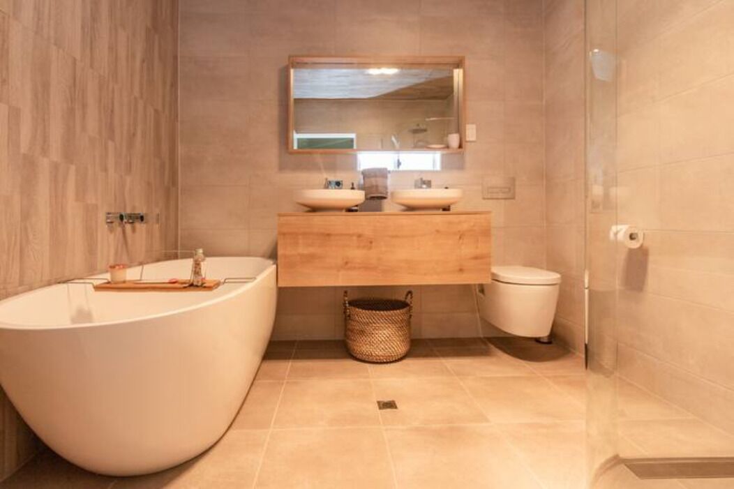 Basic House, 3 Bedrooms | Bathroom | Separate bathtub and shower, hair dryer, soap, shampoo
