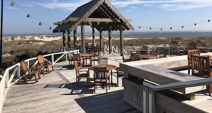 Renovated Luxury home Sumner’s Crescent Walk to Mikes Bites, E. Beach & Shoal’s