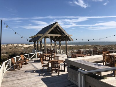 Renovated Luxury home Sumner’s Crescent Walk to Mikes Bites, E. Beach & Shoal’s 