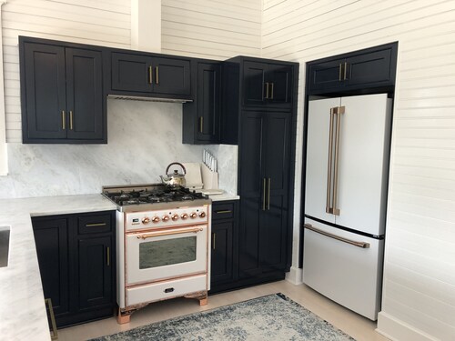 Renovated Luxury home Sumner’s Crescent Walk to Mikes Bites, E. Beach & Shoal’s 