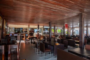 Desayuno buffet todos los días (con cargo)