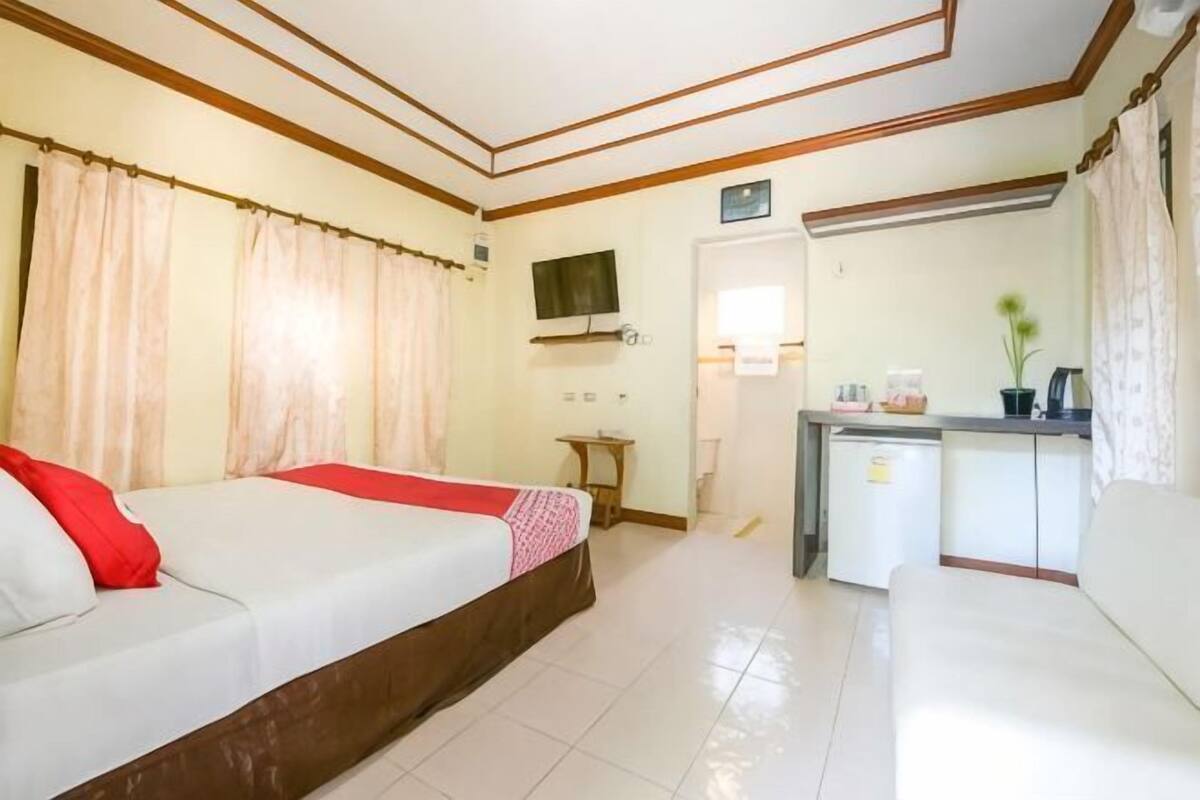 WiFi (free), bed sheets