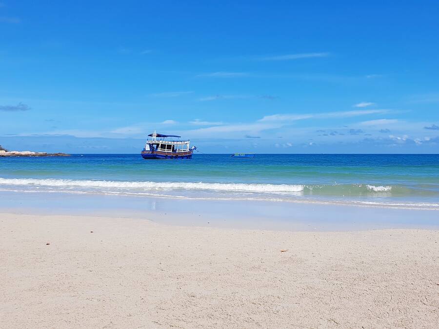 Beach nearby, beach bar