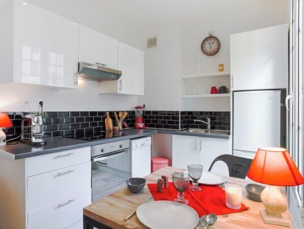 Fridge, microwave, oven, cookware/dishes/utensils