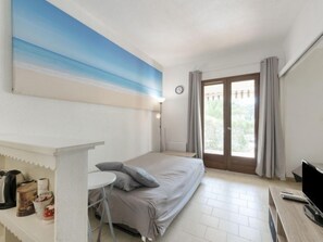 1 habitación, tabla de planchar con plancha y wifi 
