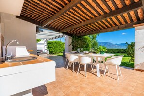 Outdoor dining - Mairena Forest sea view & pool, Marbella, Spain (Marbella)